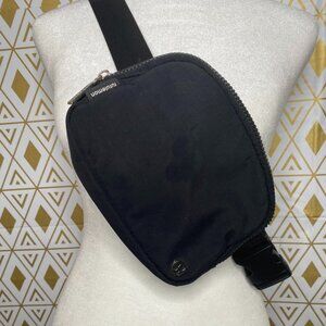 Lululemon Everywhere Belt Bag Black